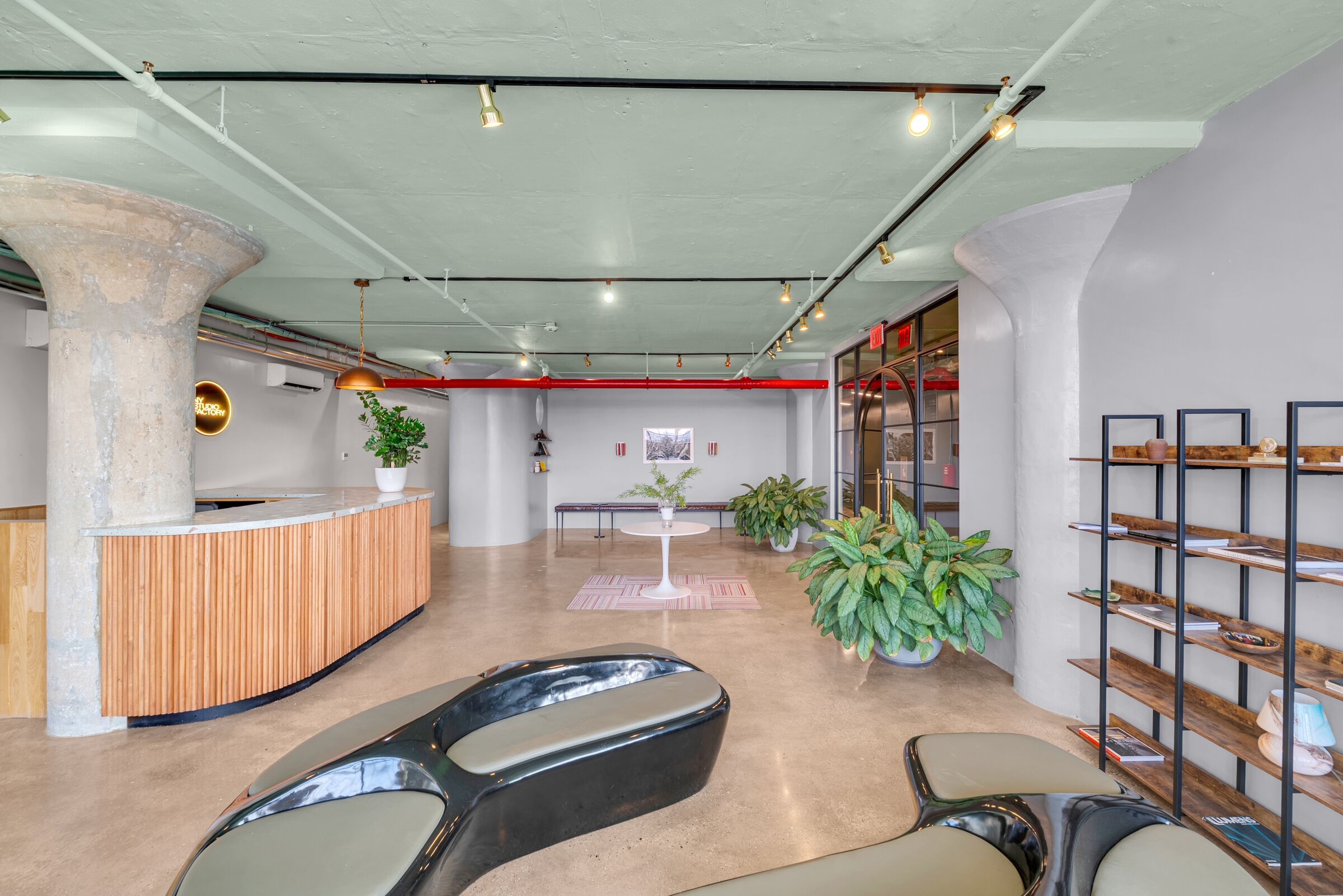 Sculptural lobby